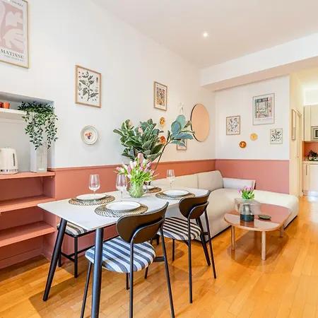 New! Remodeled In The Heart Of Nice, 3 Min, 2br, Ac, Elevator, Amazing Little Terrace, Location! *
