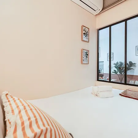 New! Remodeled In The Heart Of Nice, 3 Min, 2br, Ac, Elevator, Amazing Little Terrace, Location! Апартаменты Ницца