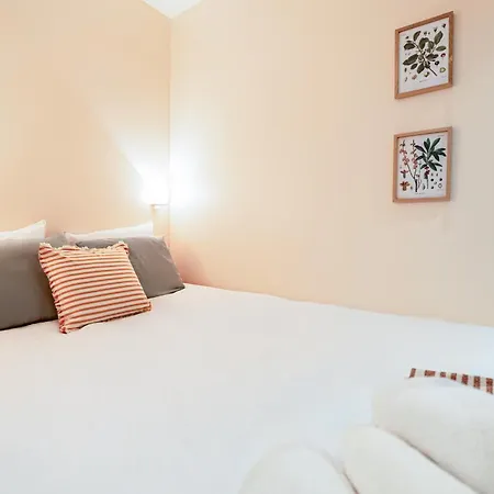 New! Remodeled In The Heart Of Nice, 3 Min, 2br, Ac, Elevator, Amazing Little Terrace, Location! *