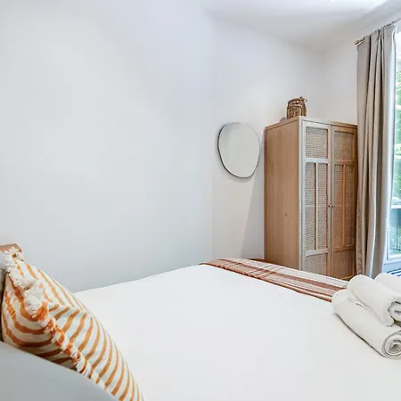 New! Remodeled In The Heart Of Nice, 3 Min, 2br, Ac, Elevator, Amazing Little Terrace, Location! Ницца