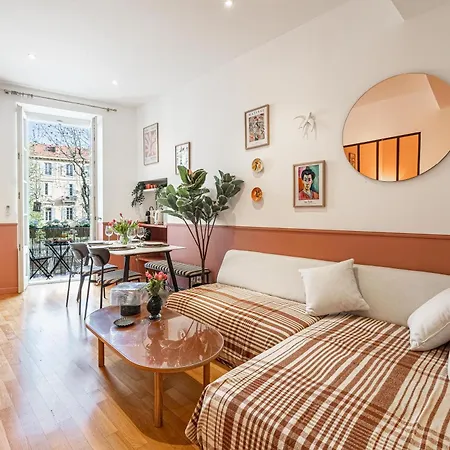 New! Remodeled In The Heart Of Nice, 3 Min, 2br, Ac, Elevator, Amazing Little Terrace, Location! *