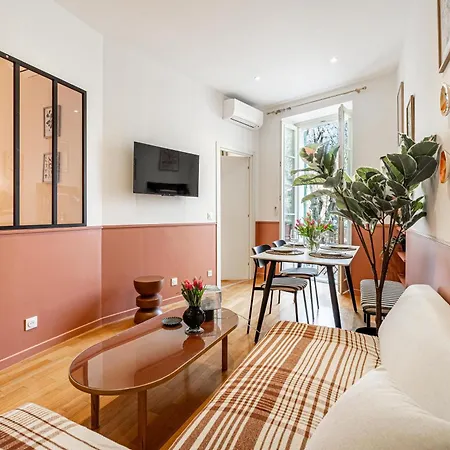 New! Remodeled In The Heart Of Nice, 3 Min, 2br, Ac, Elevator, Amazing Little Terrace, Location! Apartmán Nice