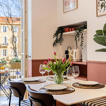 Apartmán New! Remodeled In The Heart Of Nice, 3 Min, 2br, Ac, Elevator, Amazing Little Terrace, Location! *