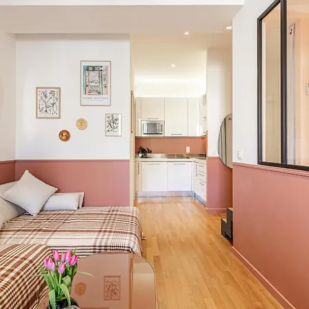 Apartmán New! Remodeled In The Heart Of Nice, 3 Min, 2br, Ac, Elevator, Amazing Little Terrace, Location! Nice