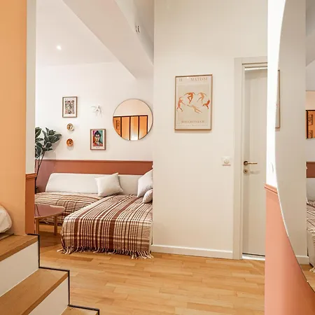 New! Remodeled In The Heart Of Nice, 3 Min, 2br, Ac, Elevator, Amazing Little Terrace, Location! Apartmán *
