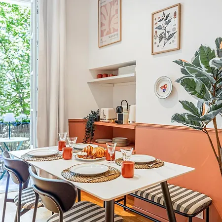 New! Remodeled In The Heart Of Nice, 3 Min, 2br, Ac, Elevator, Amazing Little Terrace, Location! Apartmán